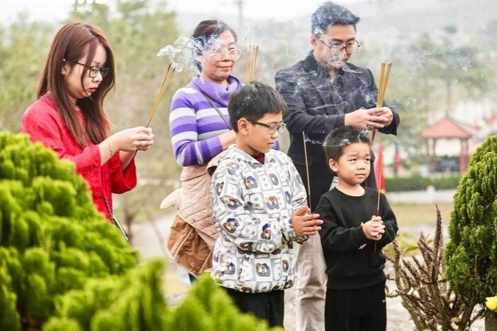 Van khan cung Tet Thanh minh day du hinh anh
