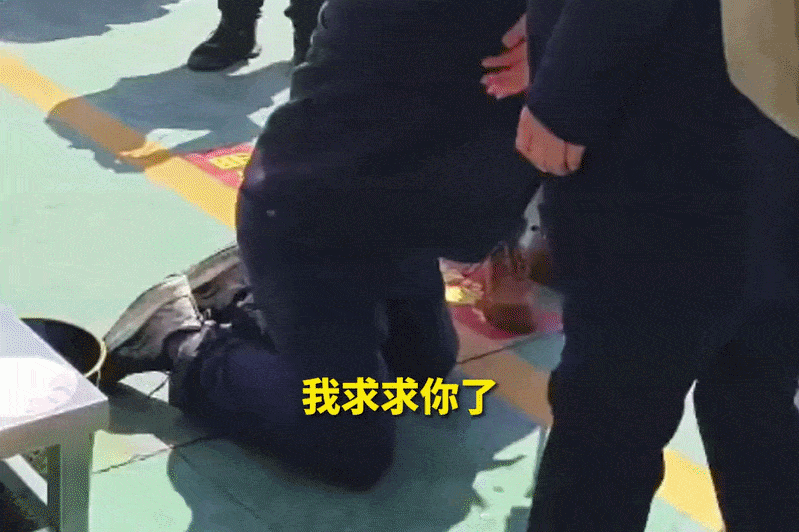 Chu quan nuong dap dau xin loi khach vi 'vo tran' gio ra sao? hinh anh