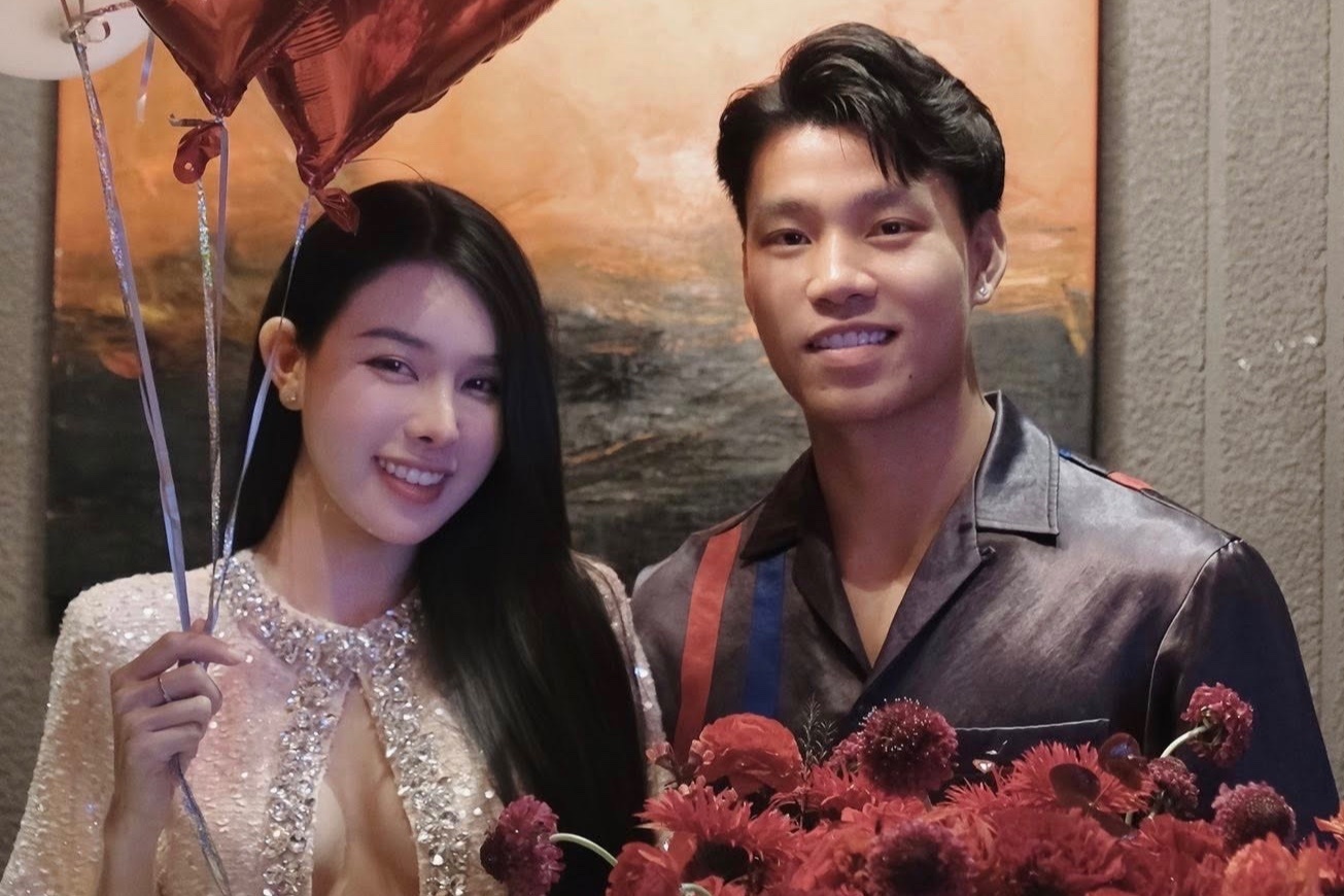 Van Thanh va 'chi dep' gymer truoc khi cau hon hinh anh