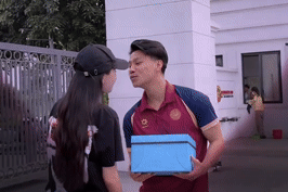 Van Thanh nhan bat ngo sau khi cau hon 'chi dep gymer' hinh anh