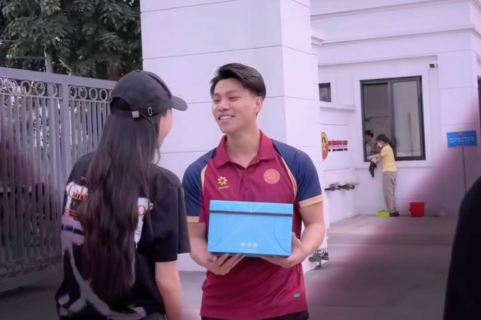 Van Thanh nhan bat ngo tu ban gai hinh anh