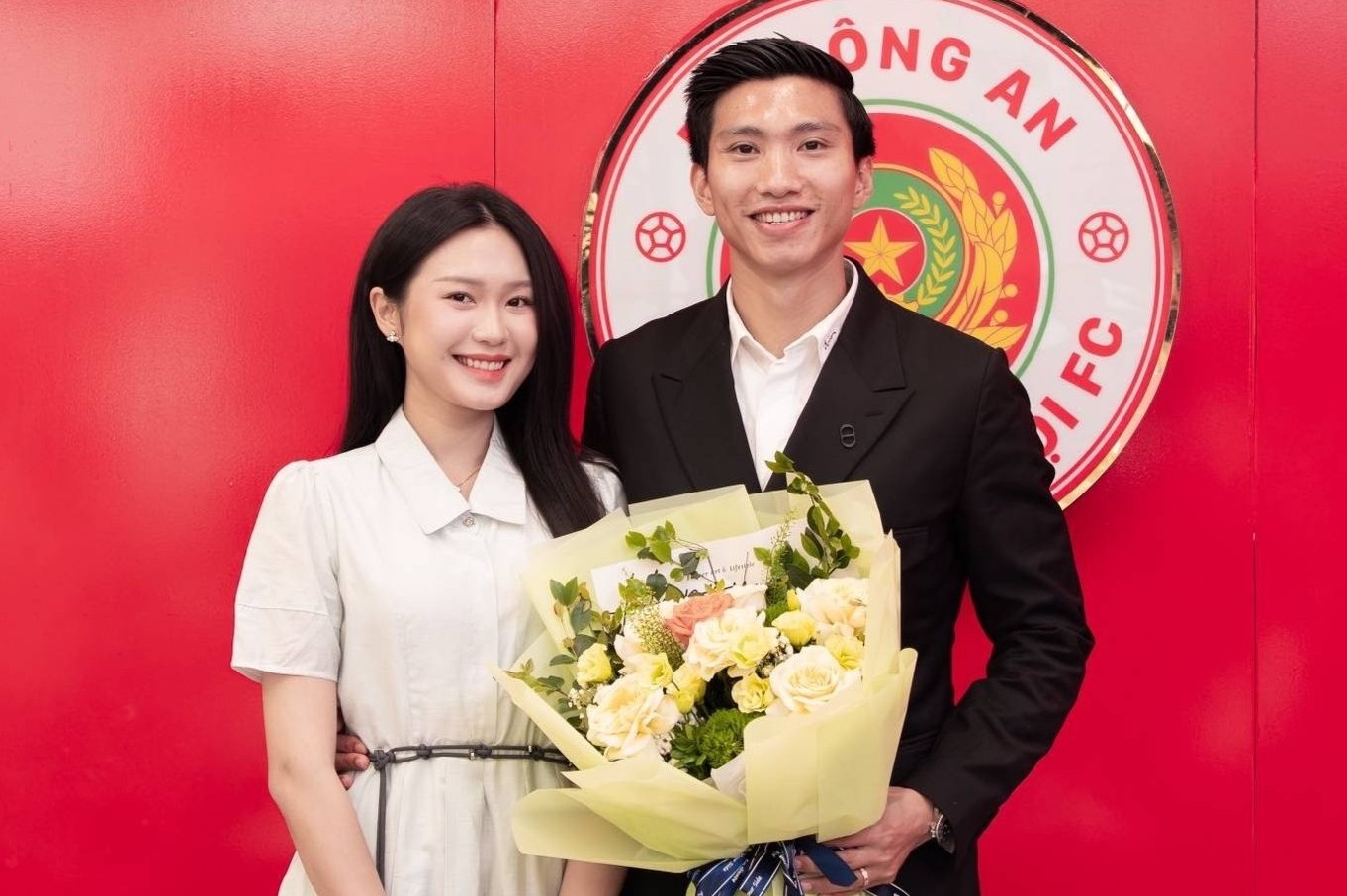 Van Hau tinh cam ben vo hinh anh