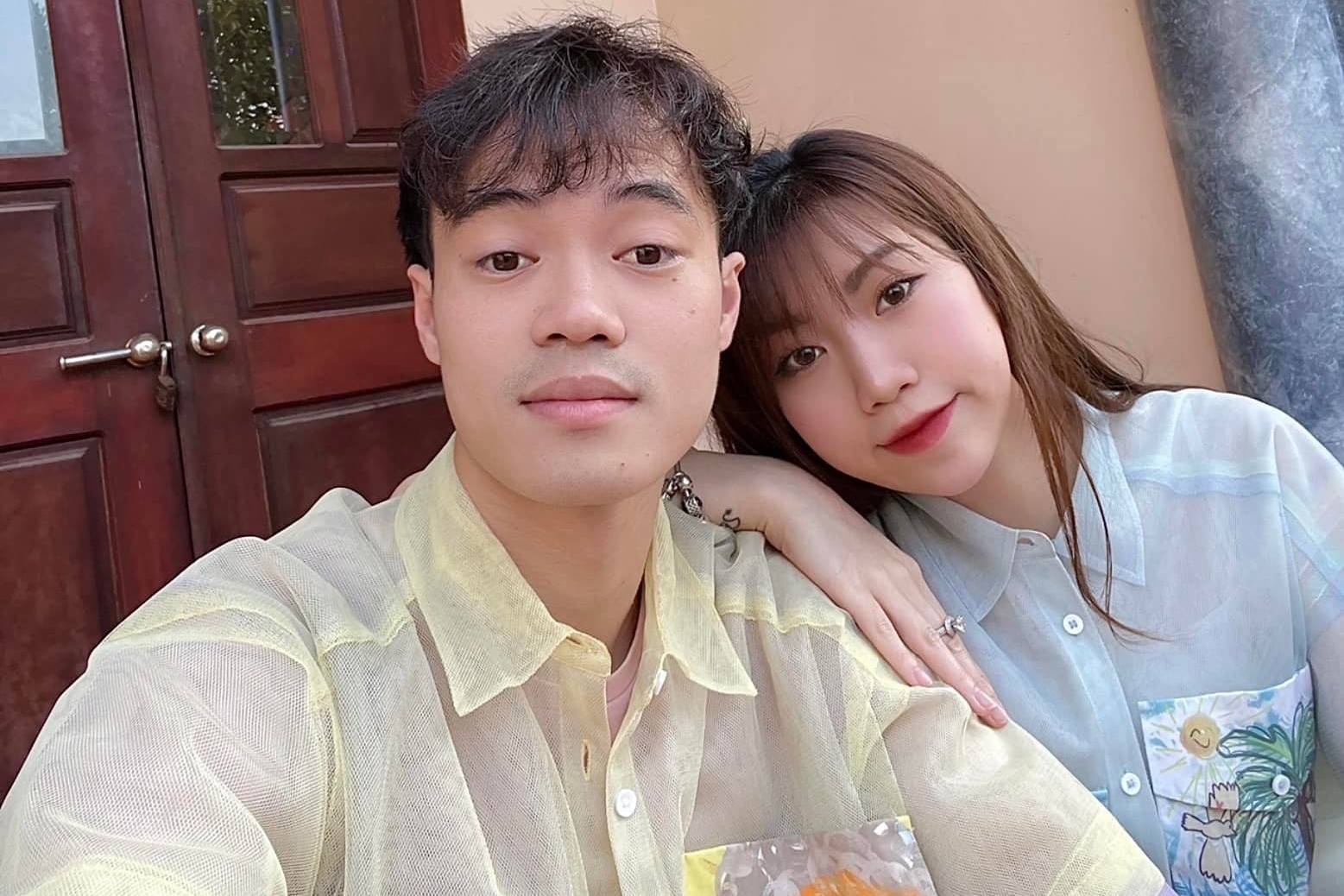 Em gai Van Toan cuoi hinh anh