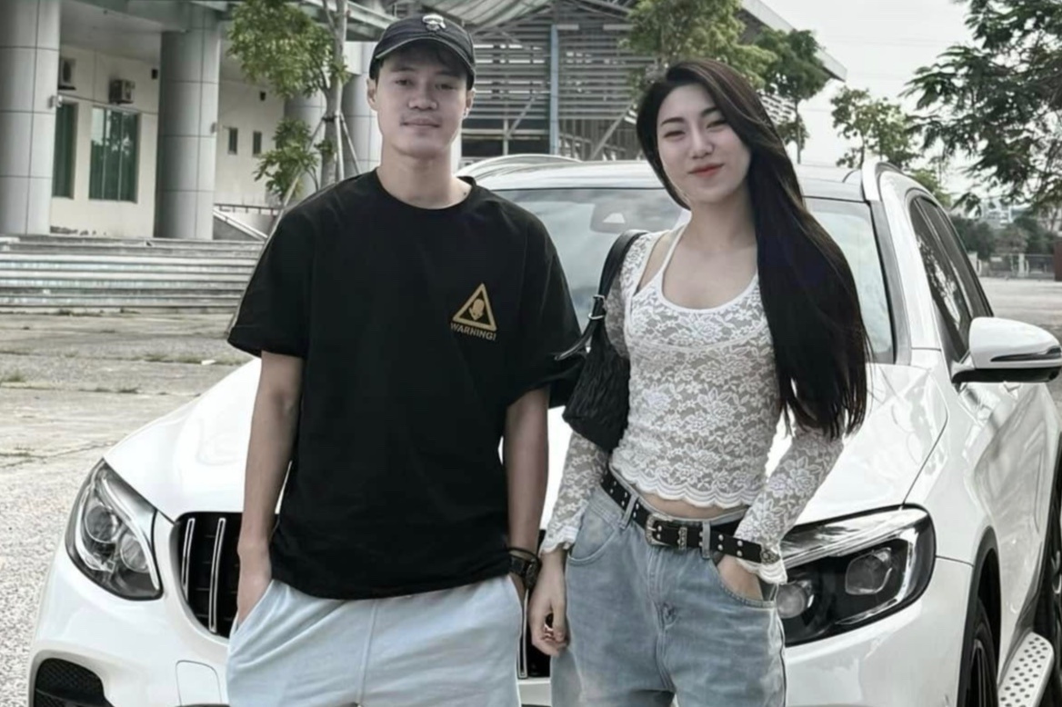 Em gai Van Toan ket hon hinh anh