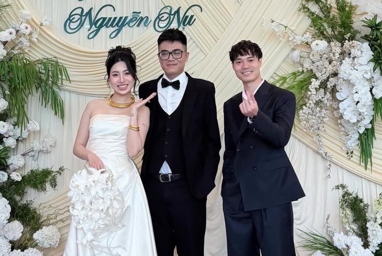 Van Toan he lo anh trong dam cuoi em gai hinh anh