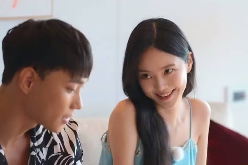 'Hot girl meme' cua Dia nguc doc than bat ngo thong bao ket hon hinh anh