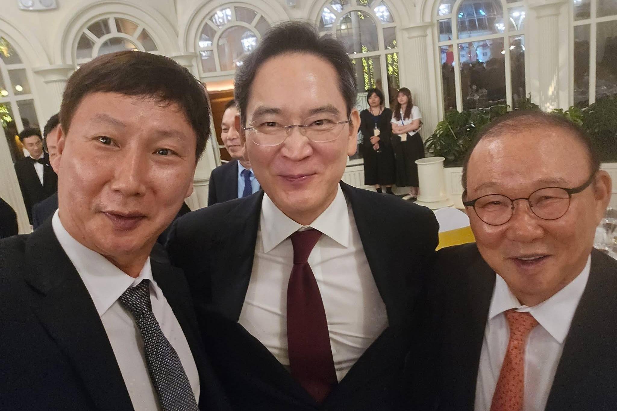 Buc anh gay chu y cua ong Park Hang-seo hinh anh