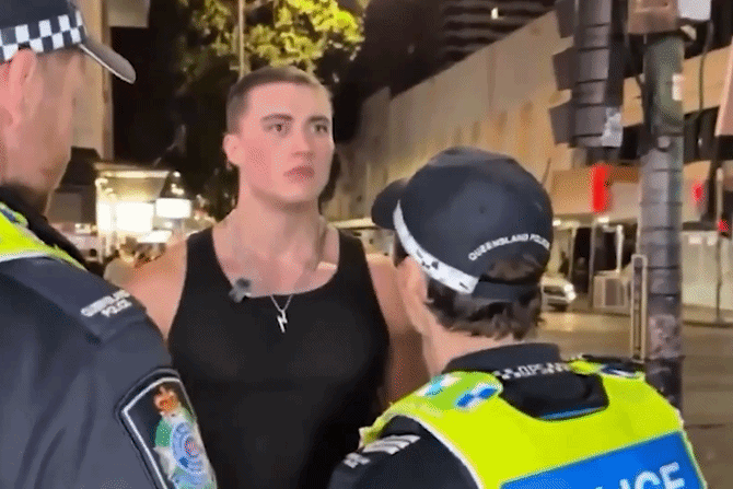 Dang livestream, TikToker trieu view bi canh sat bat hinh anh