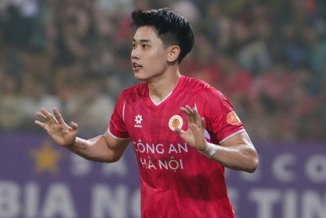 Dinh Bac gay bao mang xa hoi sau hat-trick dau tien hinh anh