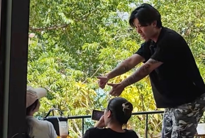 Dang uong ca phe, khach 'dung hinh' vi chu quan Da Lat moi an com hinh anh