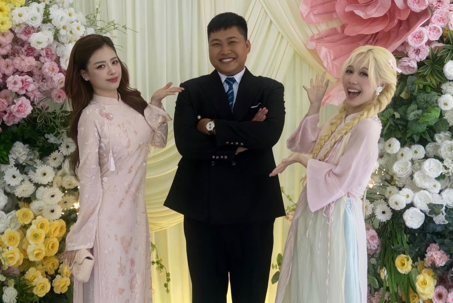 Mui truong Long hat cung Hau Hoang, Duong Hoang Yen o dam cuoi hinh anh