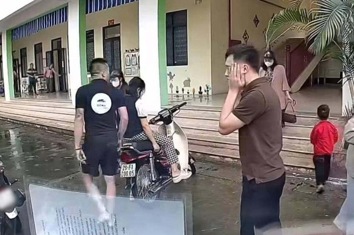 Nguoi dan ong bat tai tai xe khi duoc nho 'do gon xe' hinh anh
