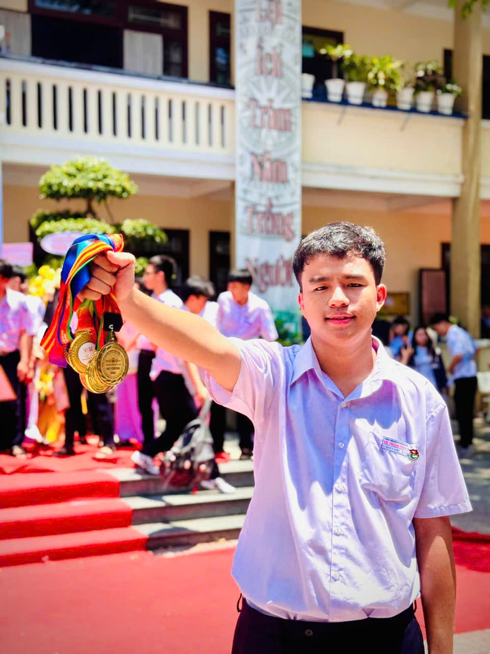 nam sinh anh 1