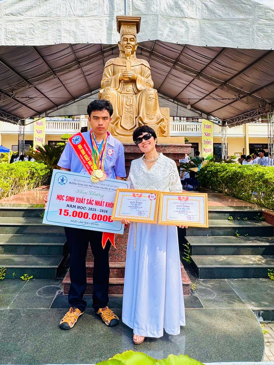 nam sinh anh 2