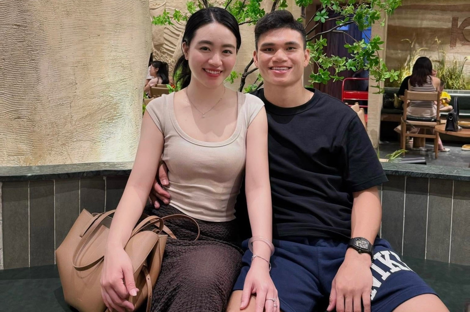Gia the gay bat ngo cua nguoi dep Nghe An cuoi Xuan Manh hinh anh