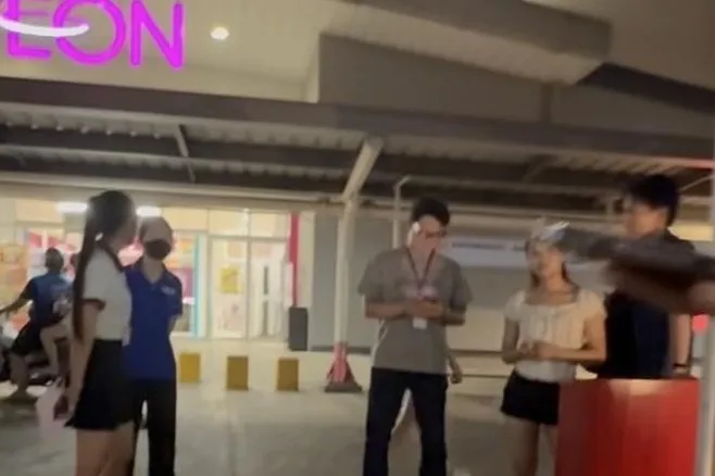 Khach to bi vu khong trom do o sieu thi Aeon, cong an vao cuoc hinh anh