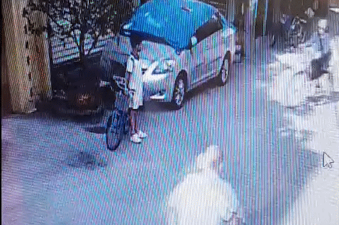 Nhat duoc 2 trieu dong, be trai co hanh dong nhan 'mua loi khen' hinh anh