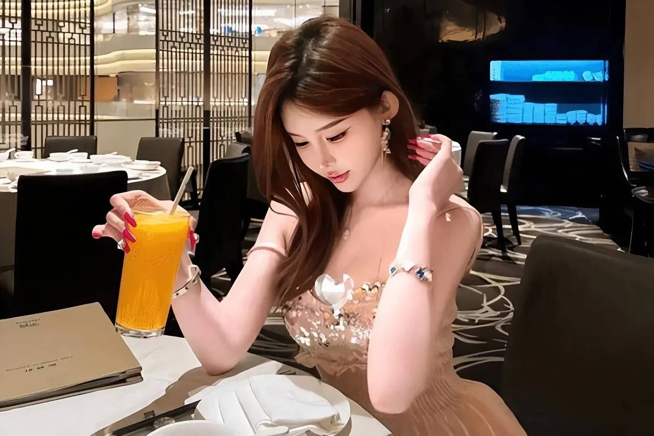 Ai mua anh 'phong bat' choi golf, an omakase gia 1.000 dong? hinh anh