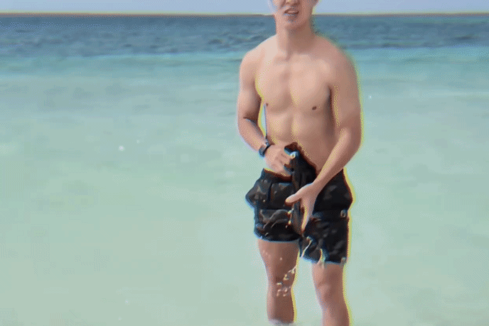Duy Manh khoe body tren bien Maldives hinh anh