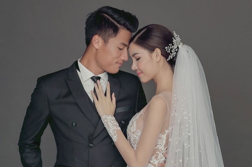 Mac Hong Quan ky niem 10 nam cuoi vo nguoi mau hinh anh