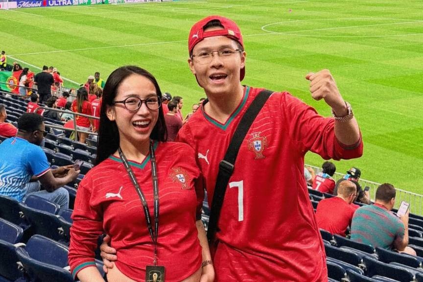 Con gai dai gia Minh Nhua toi san xem Ronaldo da World Cup hinh anh