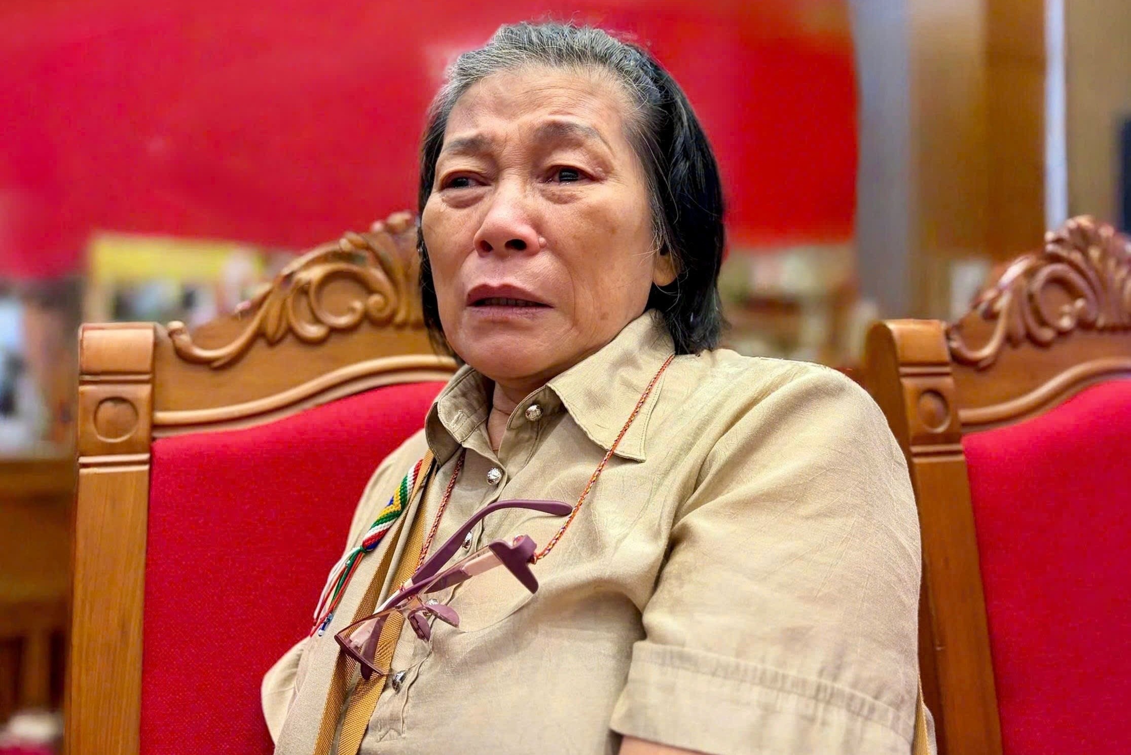 Em gai liet si bat khoc khi 'don duoc anh ve nha' sau 55 nam vo vong hinh anh