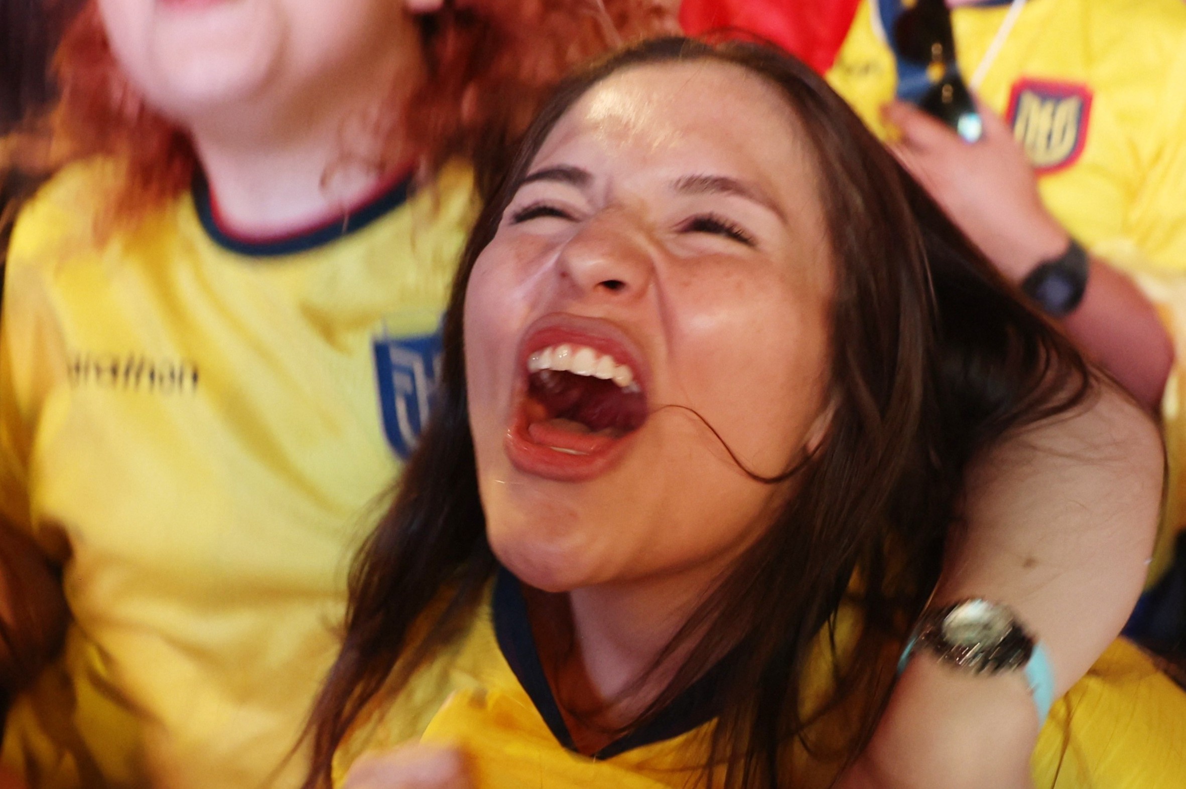 Ecuador ha Duc, CDV an mung nhu vo dich World Cup hinh anh