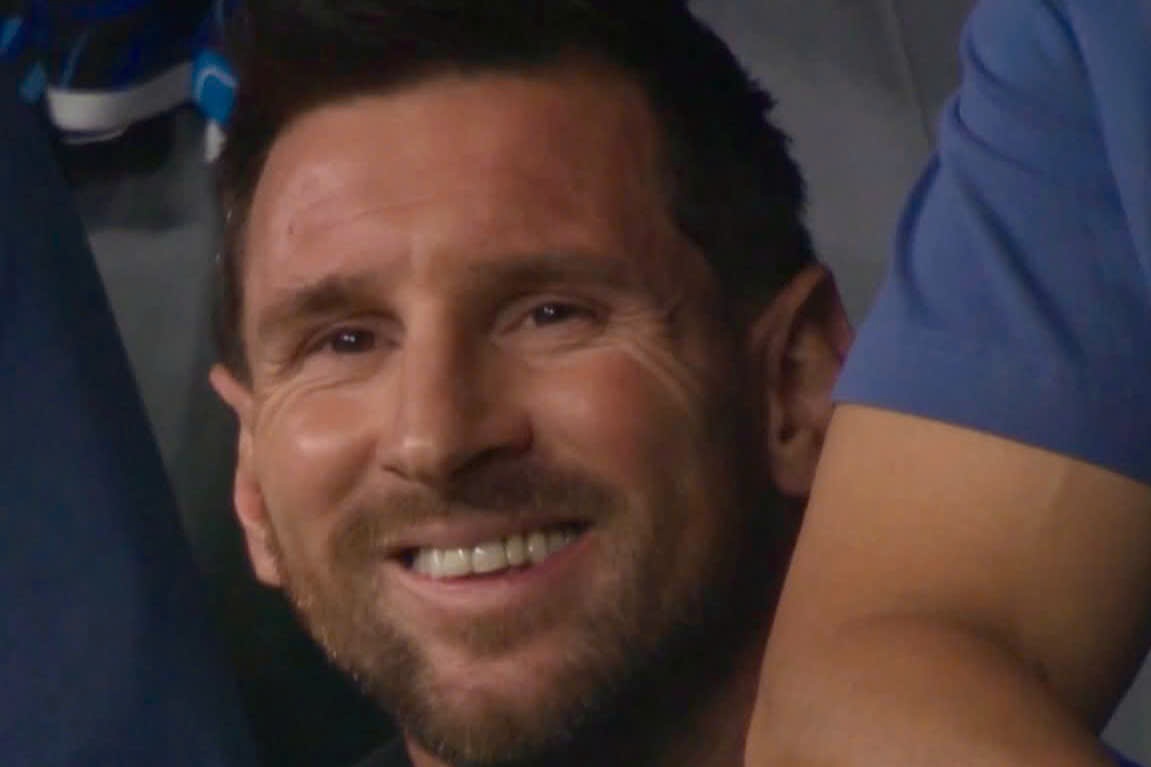 Phan ung gay bao cua Messi khi dan em ghi ban hinh anh