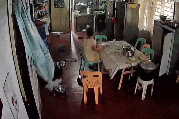 Phia sau video nguoi phu nu 'om con, bo me' trong dong dat gay bao MXH hinh anh