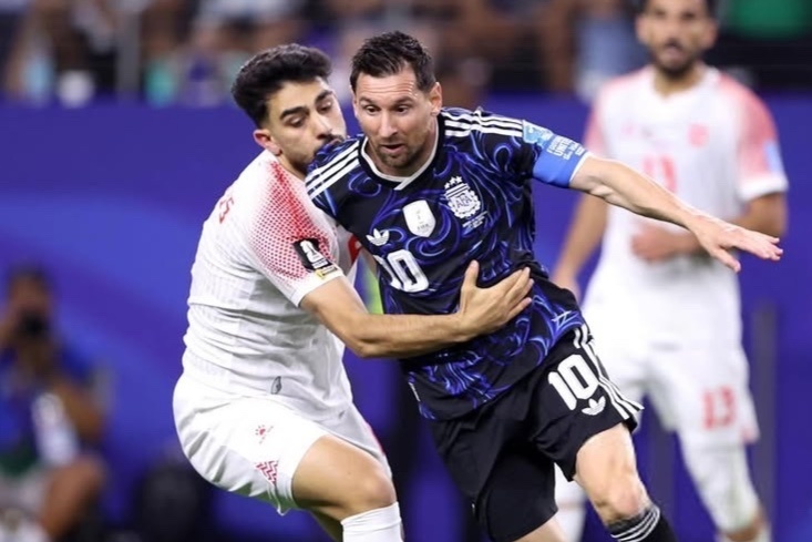 Bi loai khoi World Cup, cau thu Jordan dong loat check-in voi Messi hinh anh