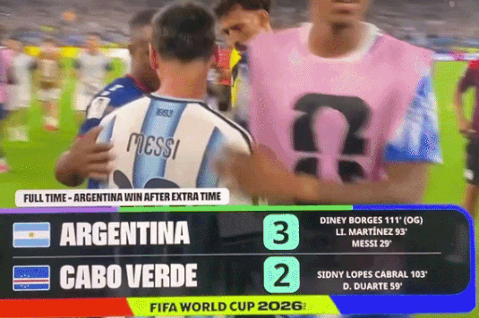 Cai om gay bao mang cua Messi va thu mon Vozinha hinh anh