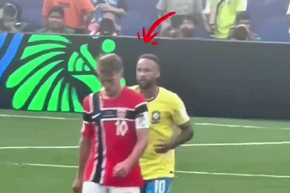Hanh dong cua Neymar voi cau thu Na Uy thanh tam diem hinh anh