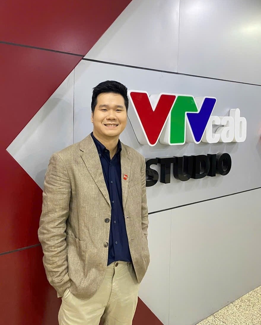 binh luan vien anh 2