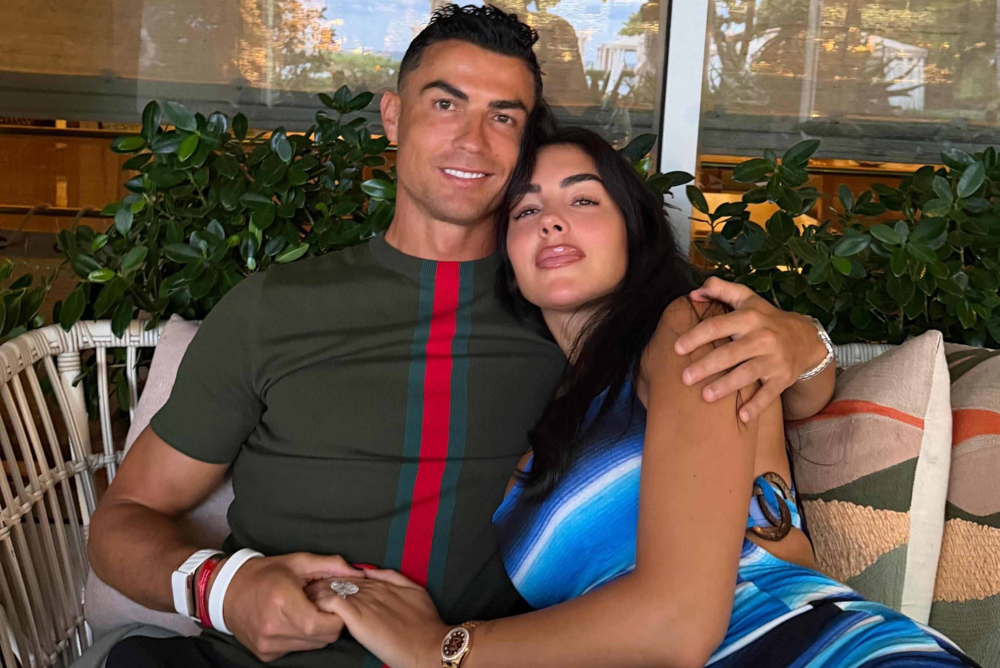Phan ung cua hon the Ronaldo sau that bai day song cua Bo Dao Nha hinh anh