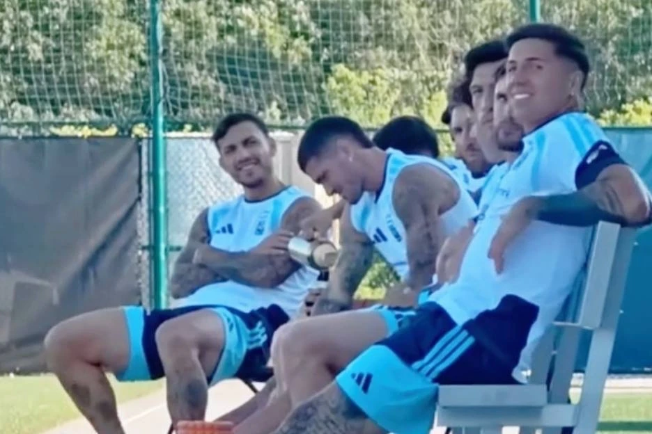 Tuyển Argentina 'chill' sau trận thắng Ai Cập