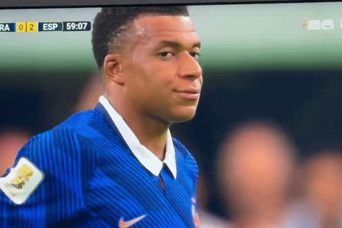 Biểu cảm của Mbappe khi Pháp bị thủng lưới lần thứ 2
