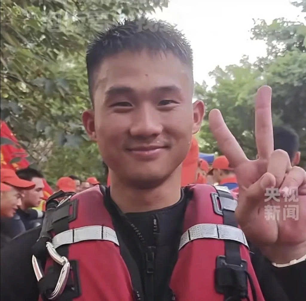 l&iacute;nh cứu hỏa ảnh 1