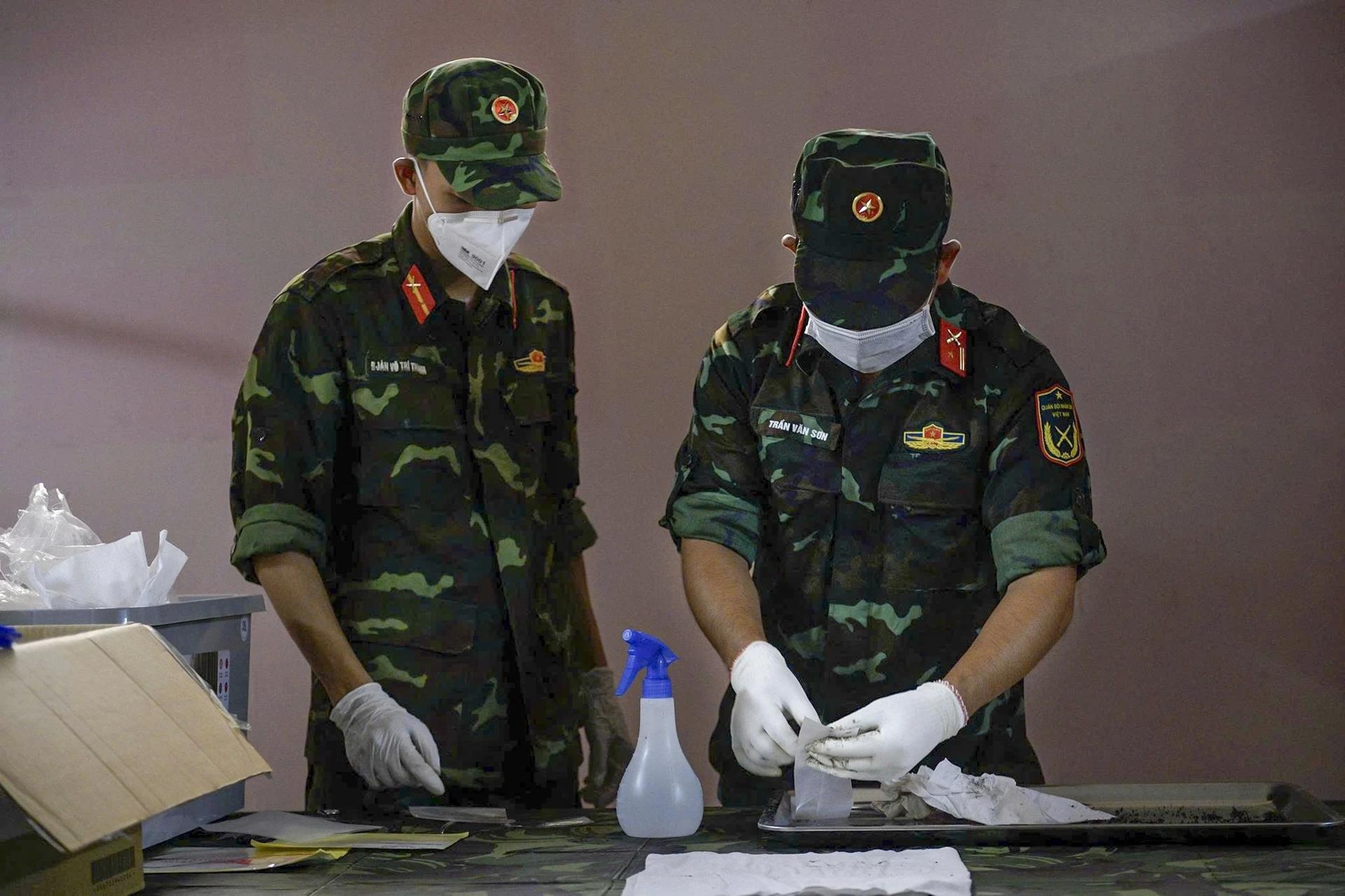h&agrave;i cốt ảnh 1