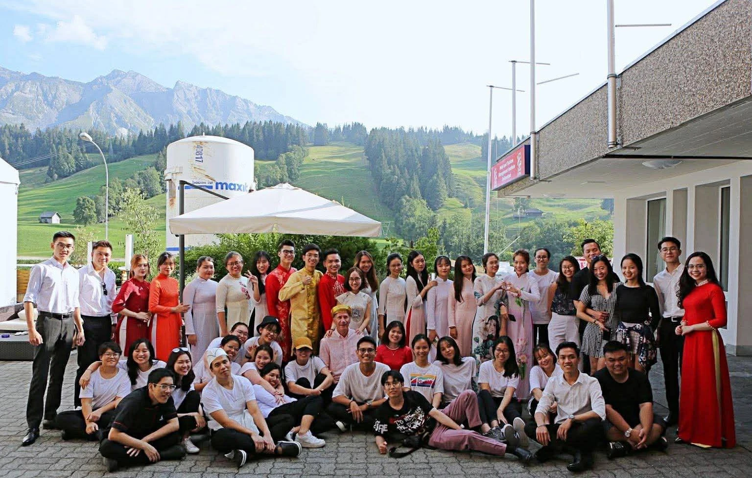 tiếp quản nh&agrave; h&agrave;ng ảnh 3