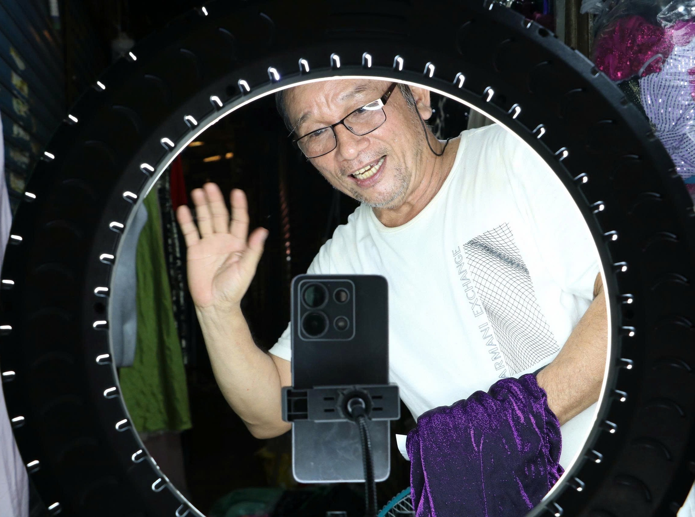 b&aacute;n đầm ảnh 1