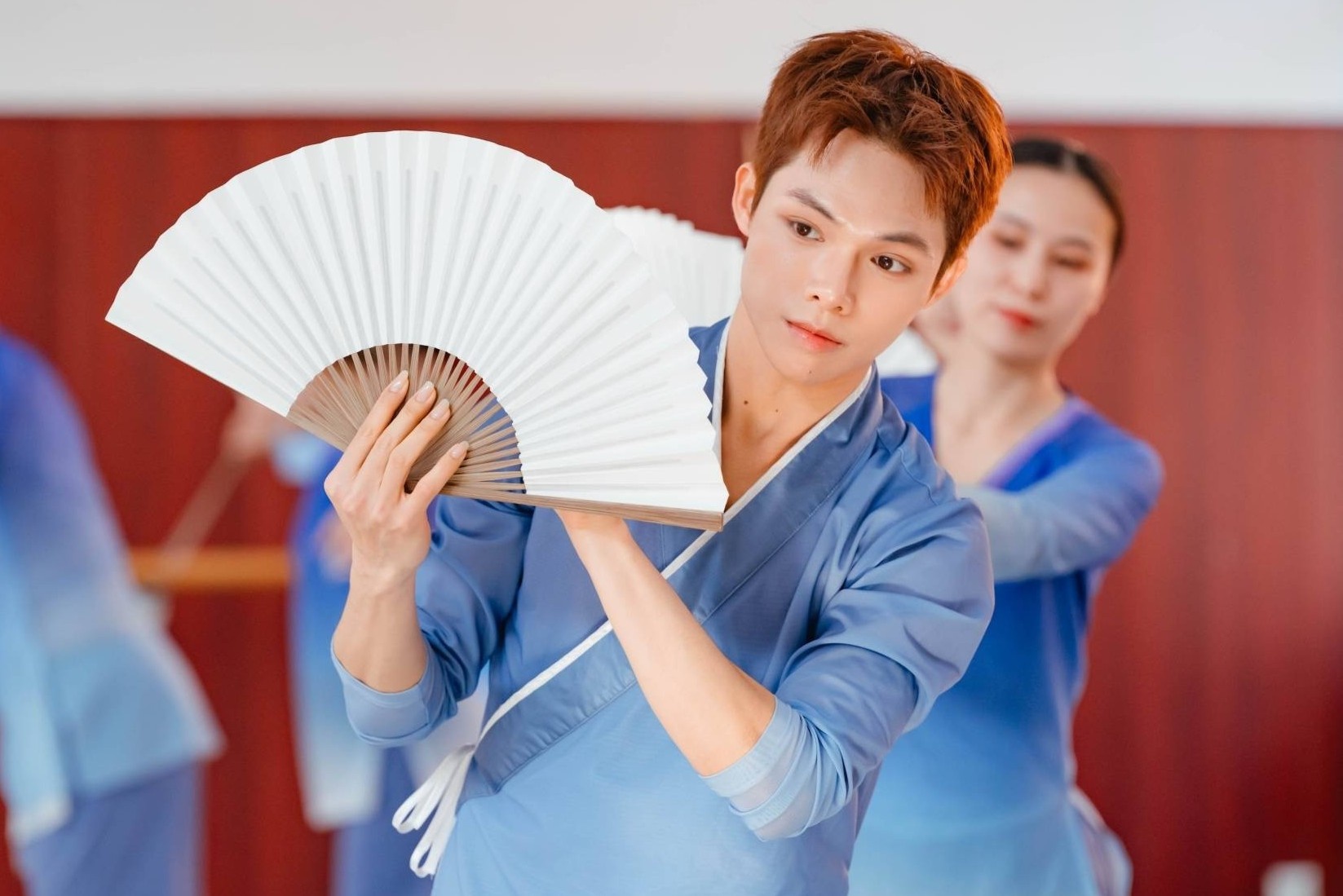 Chàng trai Việt lén bố mẹ học múa thành giáo viên vũ đạo ở Trung Quốc