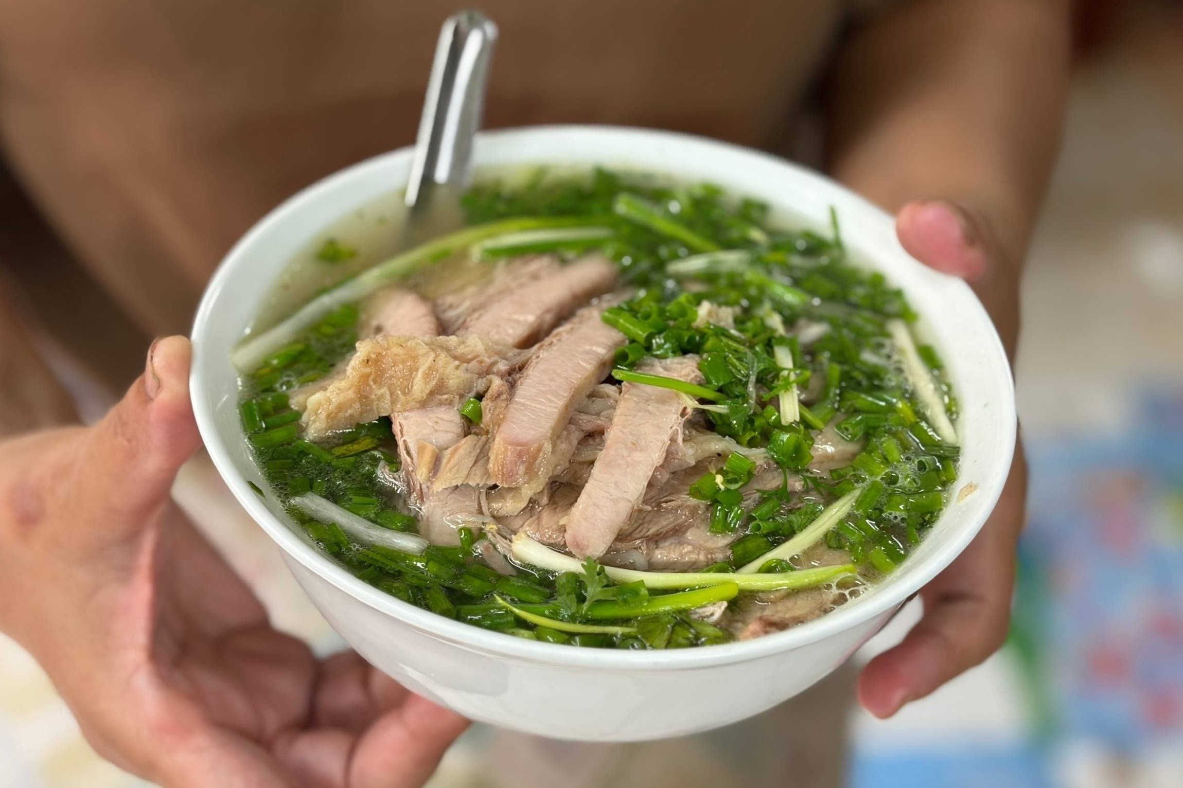 Phở Bát Đàn nghỉ cả tháng, nhân viên vẫn có lương