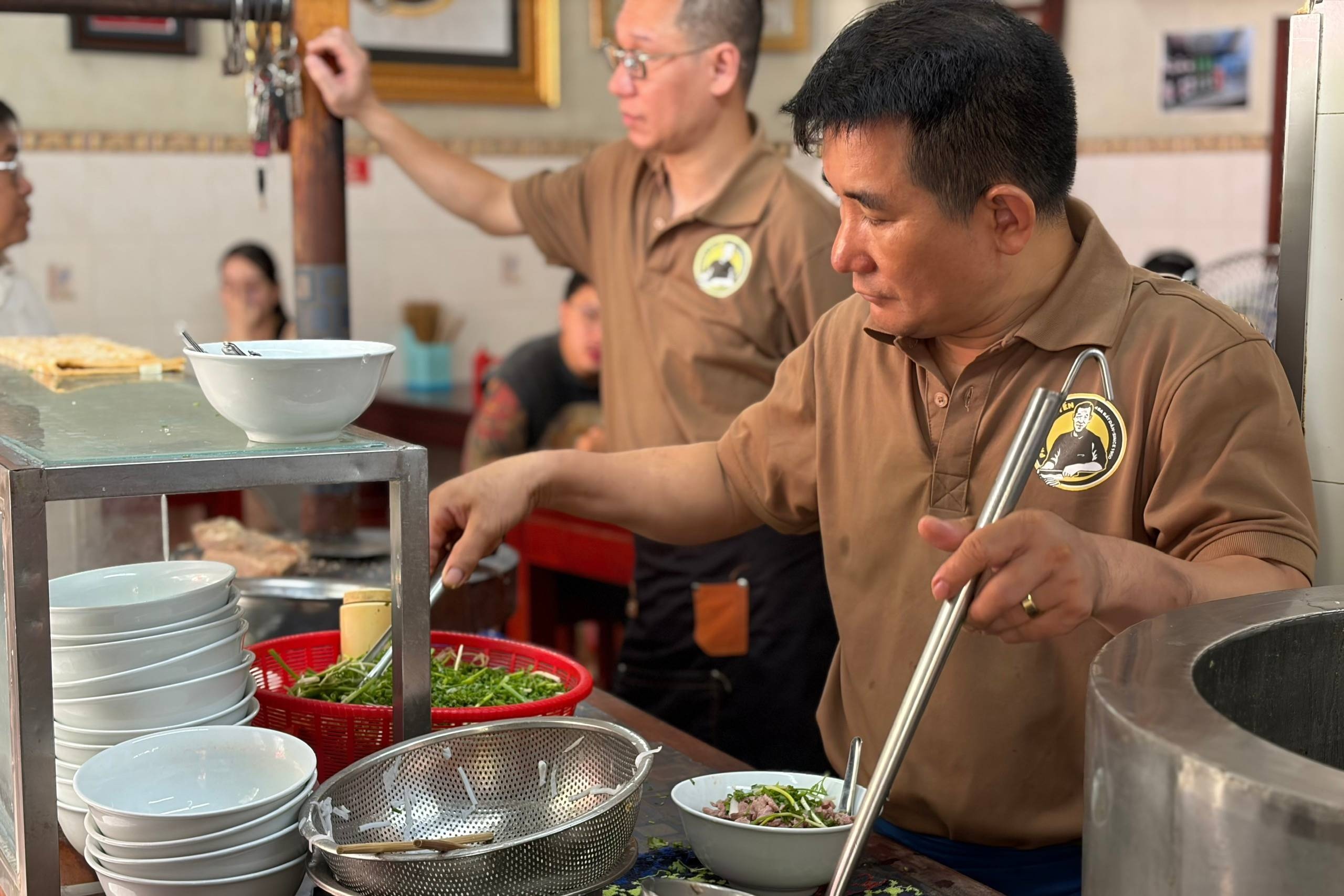 phở b&aacute;t đ&agrave;n ảnh 2