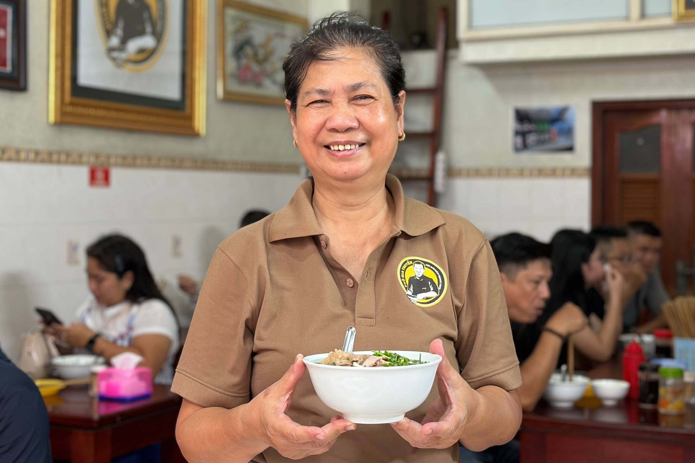 phở b&aacute;t đ&agrave;n ảnh 1