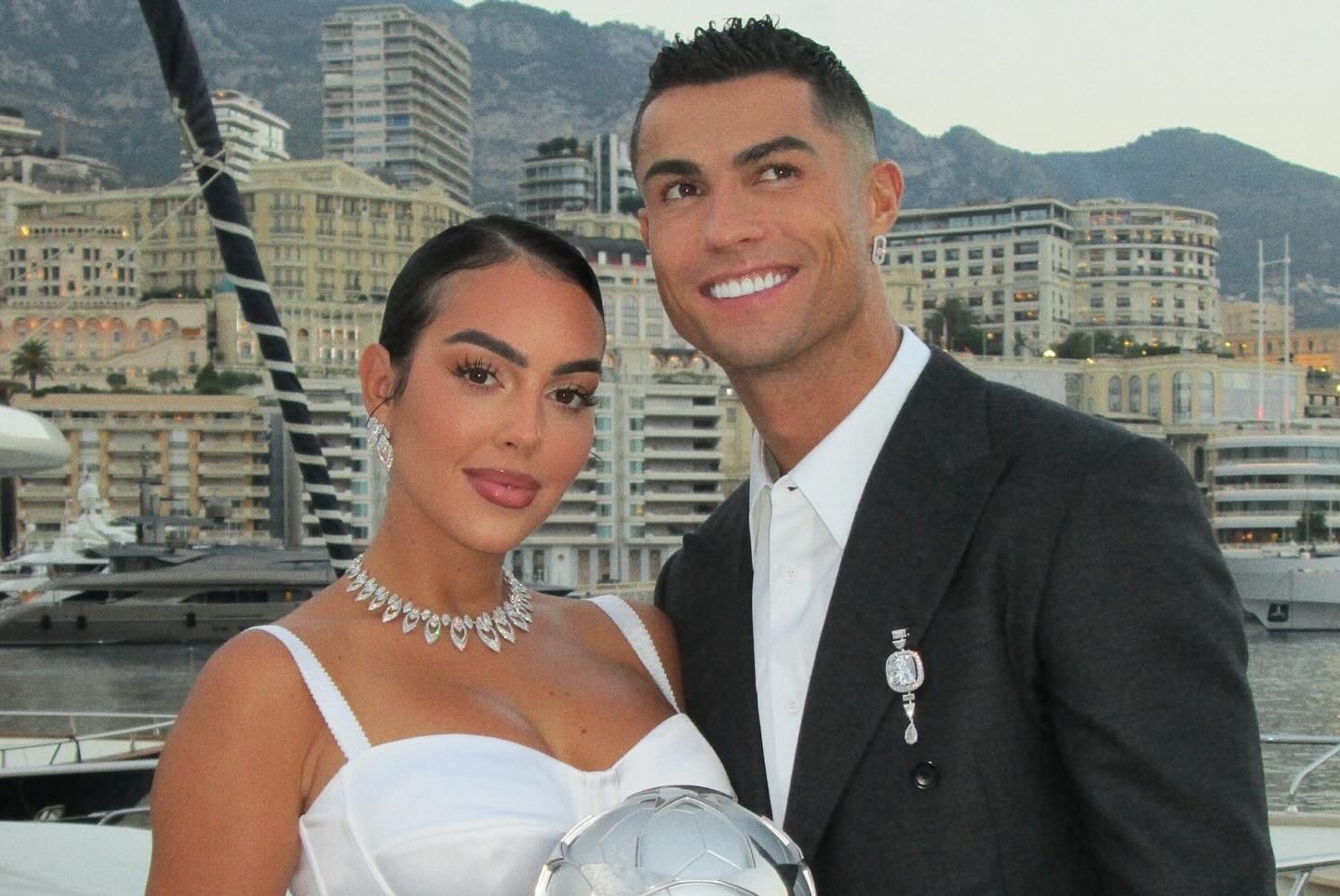 Không chỉ Ronaldo ký thỏa thuận tiền hôn nhân
