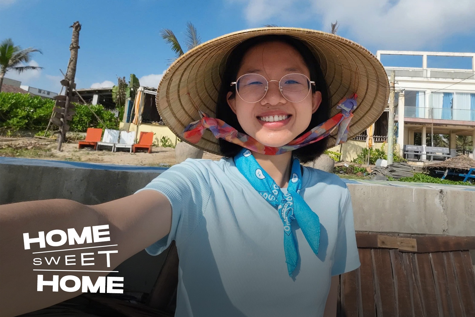 Cô gái bỏ phố về làng chài, rủ bạn nghỉ việc đi bán cá