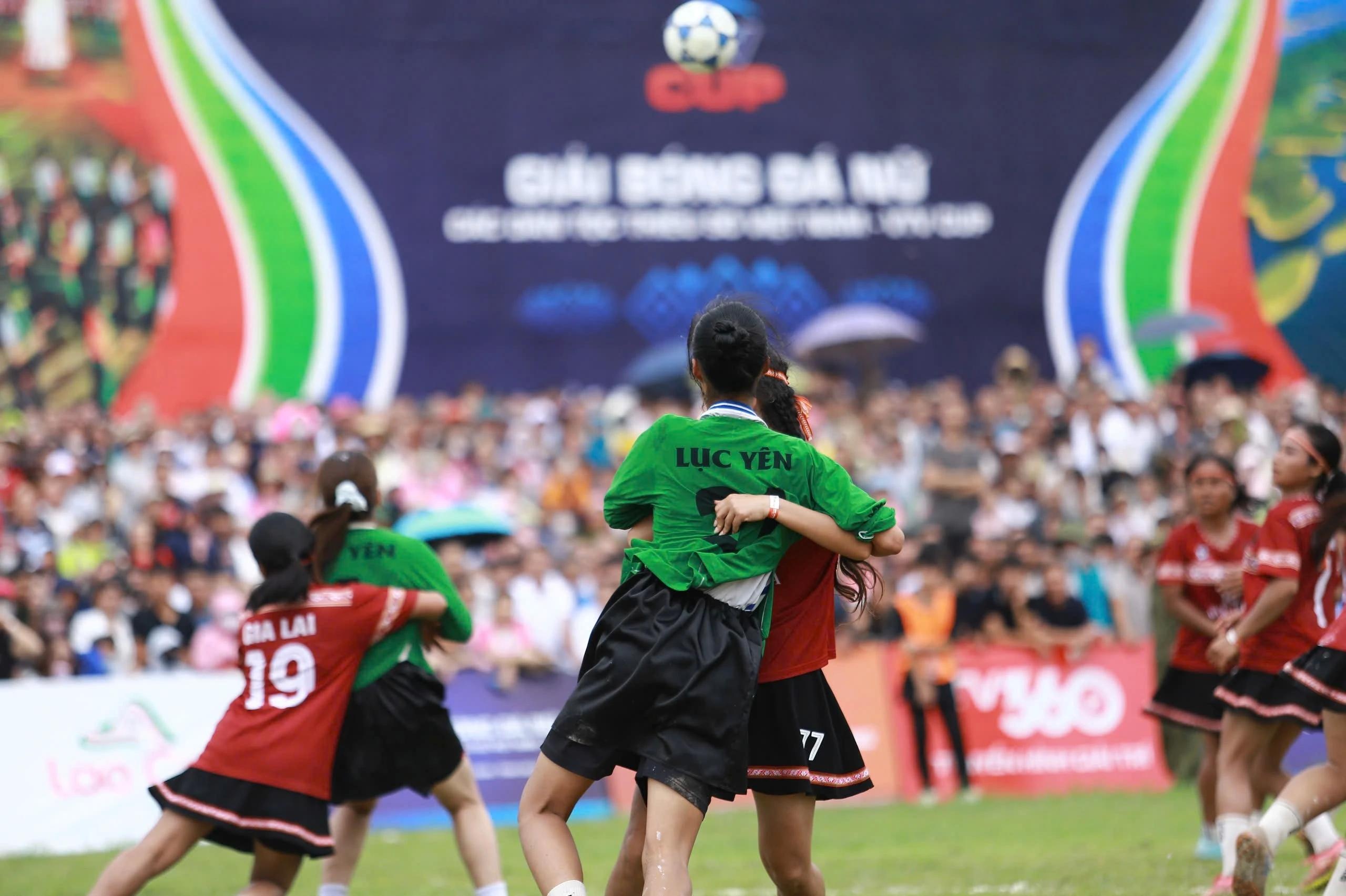 b&oacute;ng đ&aacute; ảnh 1