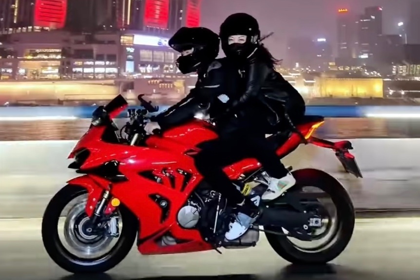 Vì sao trào lưu quay video với môtô 'hot' ở Trùng Khánh?