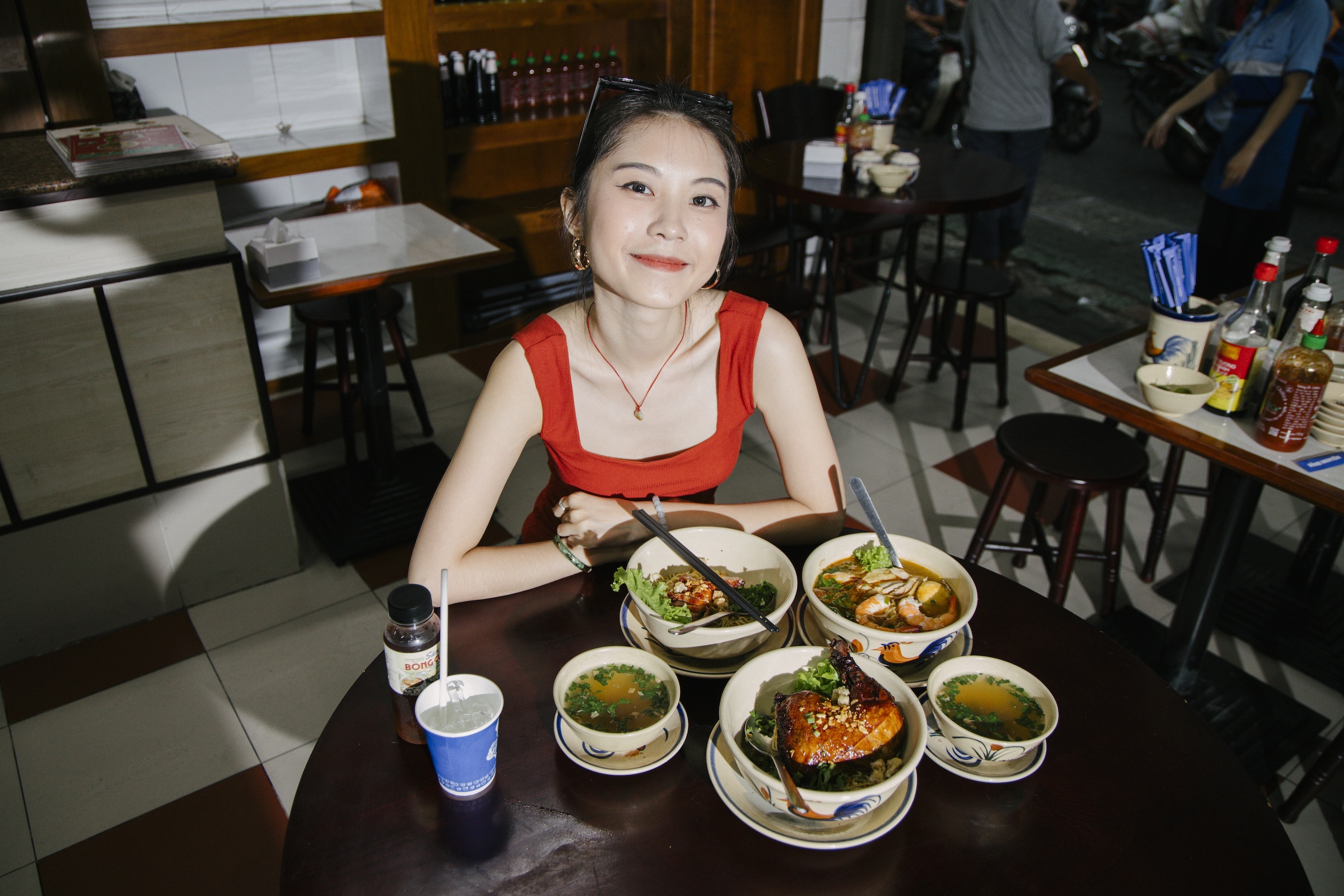 Đừng bao giờ đi ăn một mình