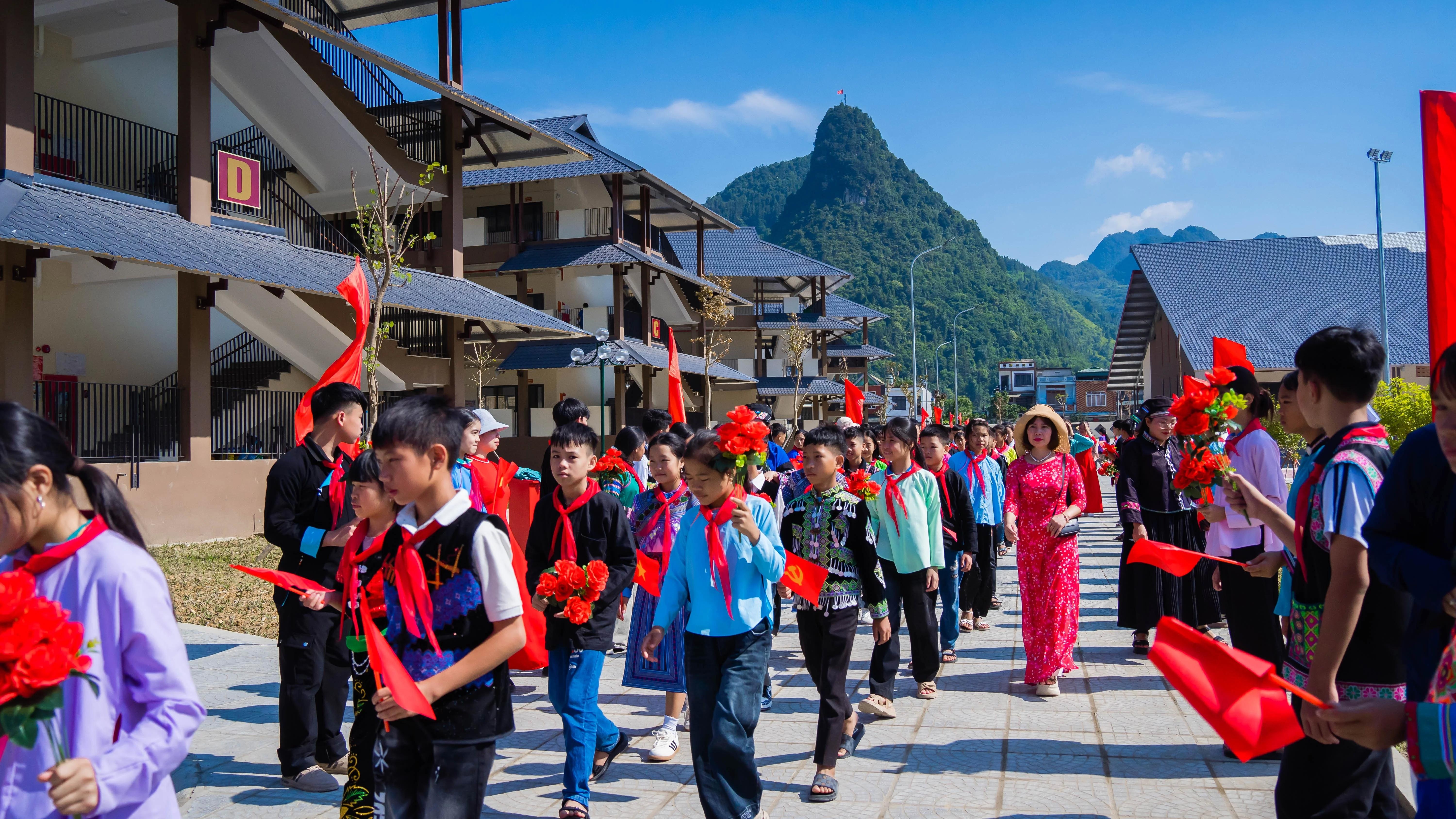 khai giảng ảnh 7